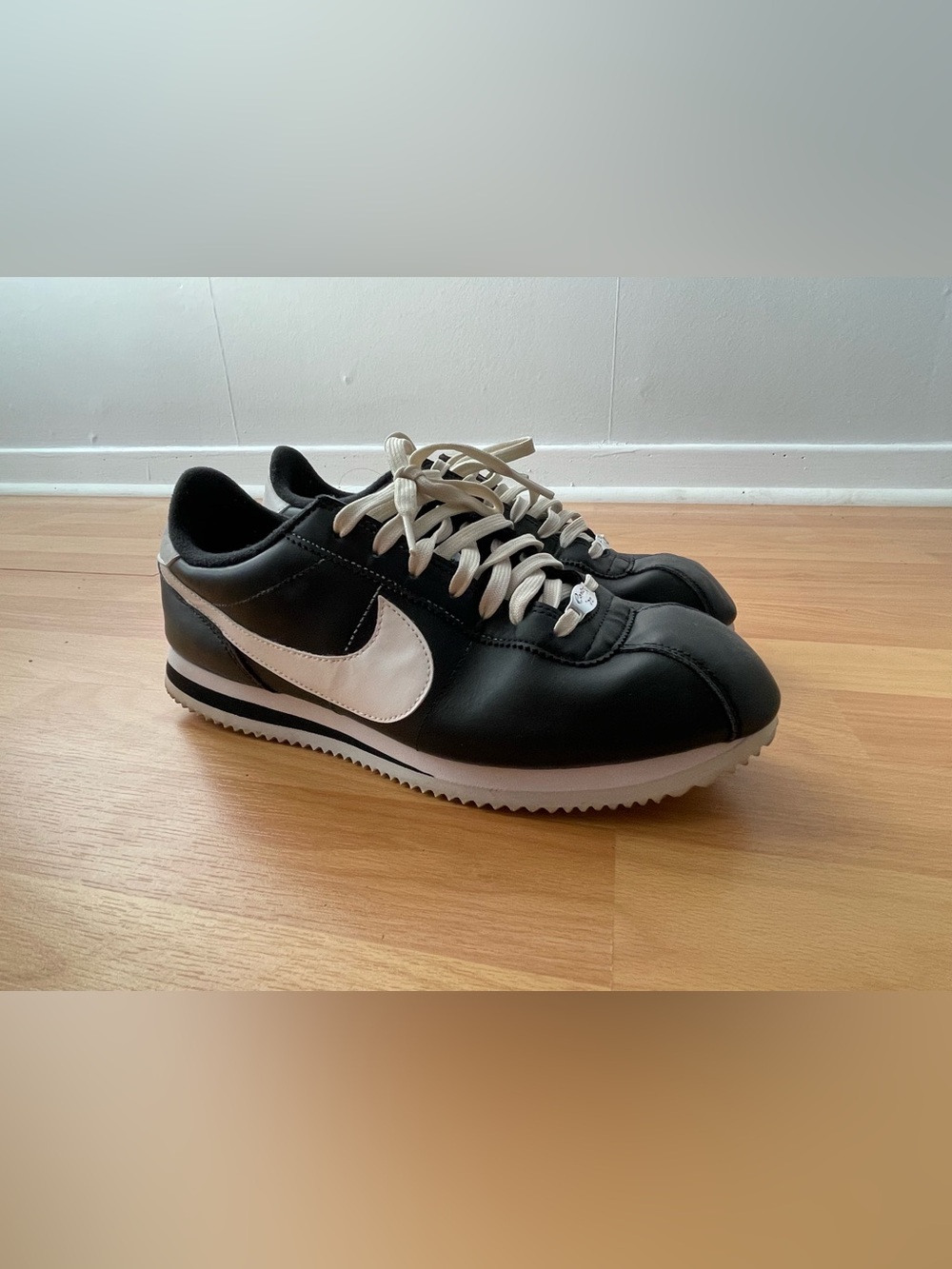 Nike Men’s Retro Runner Sneakers - Black/White